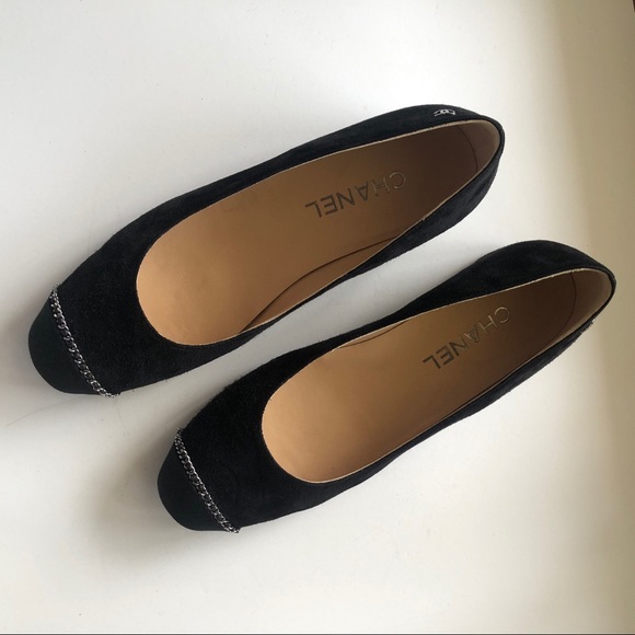 CHANEL Black Suede Grosgrain Captoe Pump with Silver Chain Detail - Picture 14 of 14